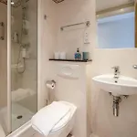 Chic 2-bed Flat With River Liffey Views - 12 Mins To Grand Canal Dock Station Dublin