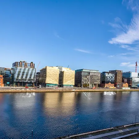 Chic 2-bed Flat With River Liffey Views - 12 Mins To Grand Canal Dock Station Apartman *