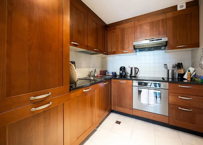 Apartman Chic 2-bed Flat With River Liffey Views - 12 Mins To Grand Canal Dock Station *